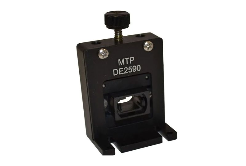 DE MTP/MPO with Connector Housing w/ Bracket Adapter